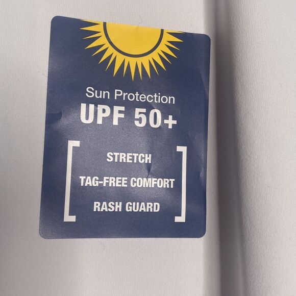 NWT Men’s White Short Sleeve Rash Guard UPF 50  Size Medium Swim Swimwear Pool - Picture 2 of 5